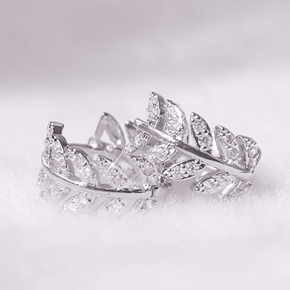 🔵𝟲𝟱%𝗢𝗙𝗙 𝗯𝘂𝗻𝗱𝗹𝗲𝘀 𝟯+🔵 NEW CZ Floral Huggie Hoop Earrings - Picture 7 of 14